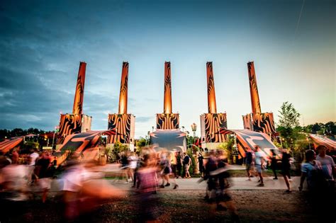 That is the response of the organization of festivals lowlands and down the rabbit hole to the cabinet decision to put an end to the camping festivals until september 1. Lowlands: Alles wat je wil weten - Sjauf