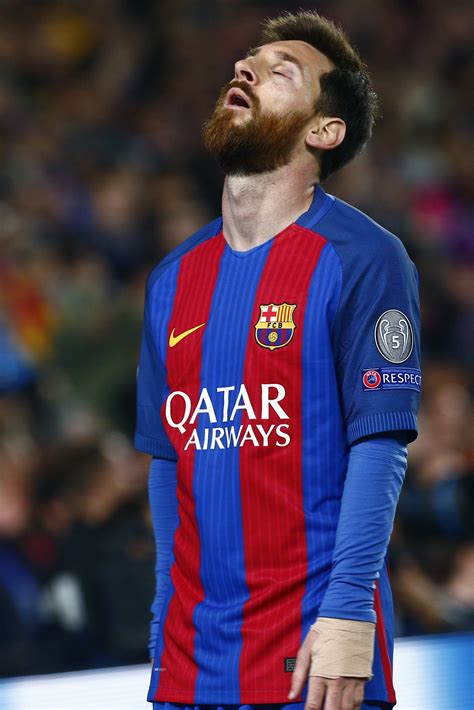 Luis lionel andres (leo) messi is an argentinian soccer player who plays forward for the fc barcelona club and the argentina national team. El fiscal pide al Supremo que confirme la pena a Leo Messi