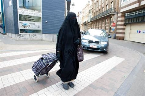 Burka Und Nikab Frankreich Setzt Vollschleier Verbot Um Brf Nachrichten