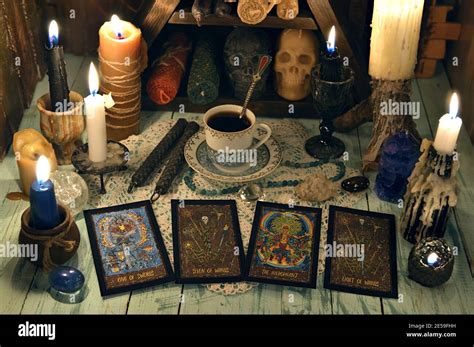 The devil traditional tarot card hi-res stock photography and images