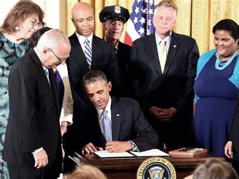 Obama Signs Executive Order Banning Lgbt Discrimination