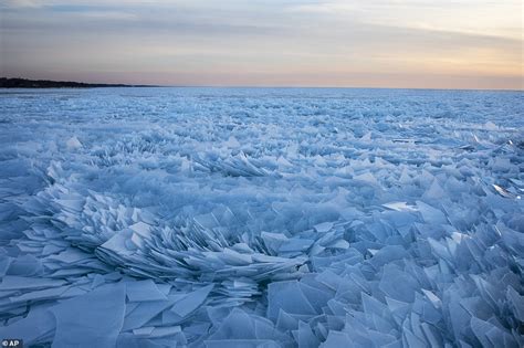 Lake Michigan Has Been Covered In Gorgeous Shards Of Ice Daily Mail