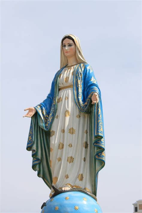 Estatua De Maria De Virgen Imagen De Archivo Imagen De Ruegue 22509579
