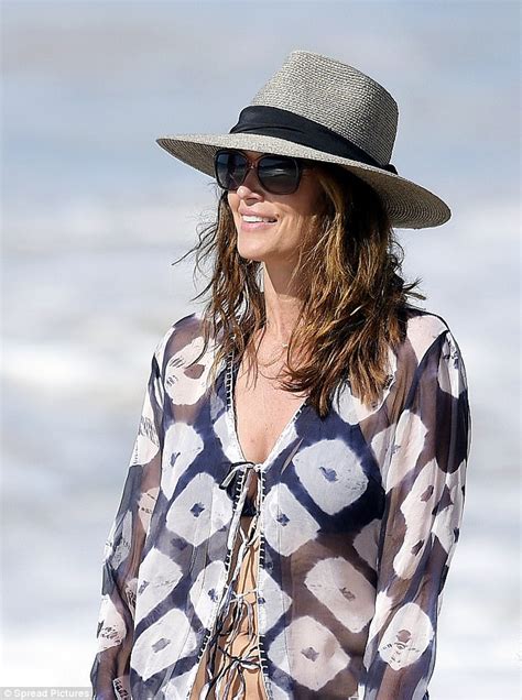 Cindy Crawford Shows Off Her Enviable Physique Daily Mail Online