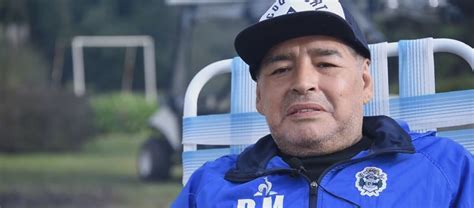 Ídolo Da Seleção Argentina Diego Maradona Completa 60 Anos Cnn Brasil