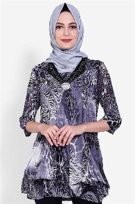 Muslimah wajib tahu, sebarkan ke seluruh muslimah lainnya ya. Contoh Pakaian Formal Wanita Bertudung - Baju Adat Tradisional