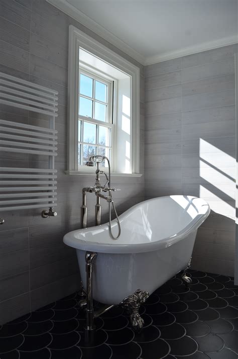 4 cast iron no ball& claw foot clawfoot bathtub tub feet here is a beautiful set of bathtub feet for your clawfoot tub. beautiful textiles with a classic claw foot bathtub # ...