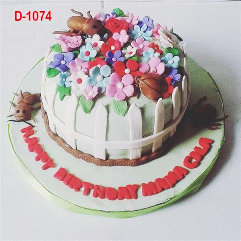 Biasanya kue ultah atau kue ulang tahun hadir menjadi pelengkap di hari bertambah usianya seseorang. DaniQa Cake and Snack: Kue Ulang Tahun Bunga dan Kecoa