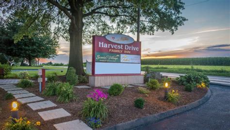 Located in pennsylvania dutch country, this smoketown motel features a seasonal outdoor swimming pool. Lancaster PA Hotel Photo Gallery | Harvest Drive Family ...