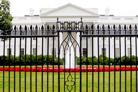 Intruder Arrested After Scaling White House Fence Wsj