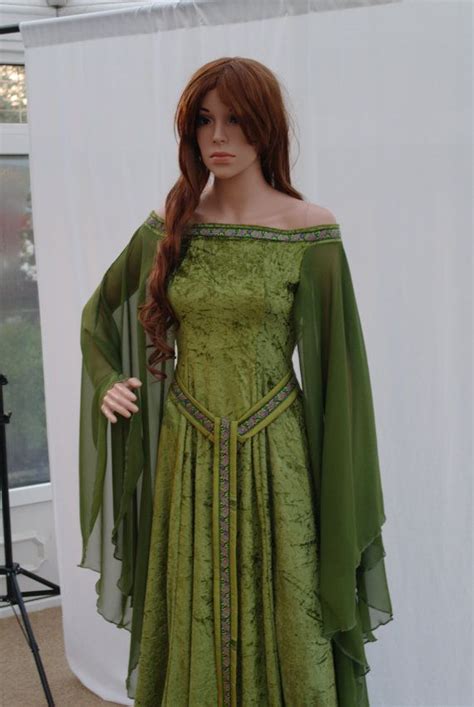 Seit mehr als 30 jahren sind wir eines der bekanntesten und wichtigsten geschäfte für brautmoden in kehl, der ganzen ortenau und straßburg. Elfen Kleid keltische Brautkleid Mittelalter von ...