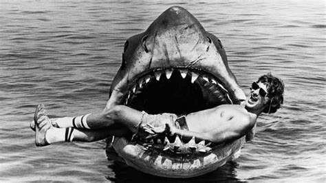 Bunchojunk Bruce The Shark Dead At 44