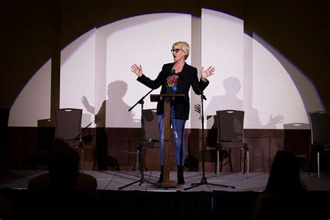 Erin Brockovich Tells Hundreds Of Upset North Texans To Fight For
