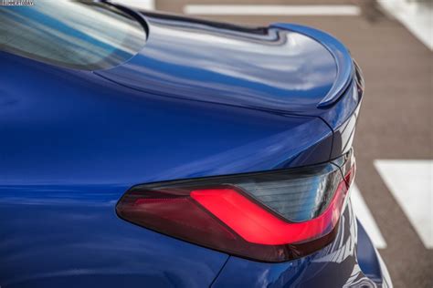 Kostenlose lieferung für viele artikel! BMW 4er Coupé: Neuer 420i G22 erstmals in Portimao Blau