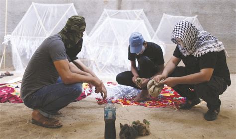 אך אלה גילו שעבור האויב אוהד חמו: "בעזה מציגים את ישראל על הברכיים, מתחננת להפסקת ...