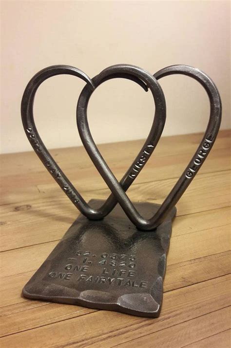 Celebrating 6 years of marriage is an important milestone for any married couple in love, so you'll want to choose an amazing gift to mark the occasion. 6th Year Anniversary Love Heart Interlinked Iron Wedding ...