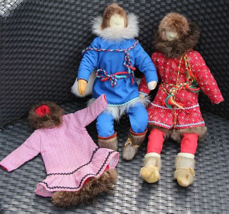 Two Vintage Inuit Eskimo Yupik 10 Dolls With Extra Outfit