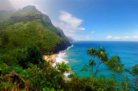 What Hawaiian Locals Will Judge You For on Your Island Vacation