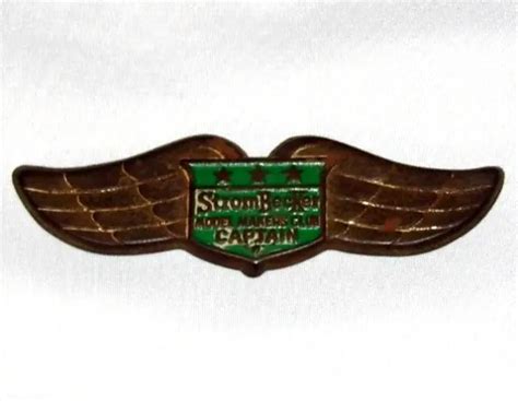 Strombecker Airplane Models Makers Club Captains Pilot Wings Pin Badge