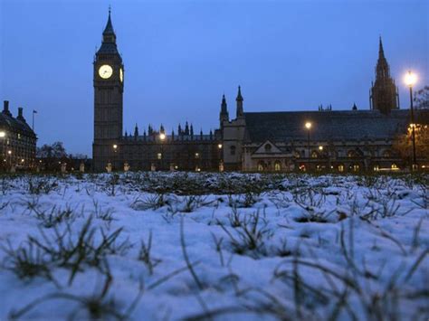 Uk Weather London Doesnt Know How To Deal With A Light Dusting Of