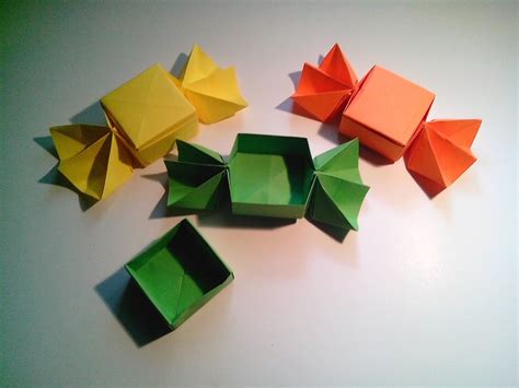 Esta caja de san valentín es una gran caja de regalo que puedes rellenar con golosinas para regalar a tu pareja. Como hacer una caja caramelo de papel (sin pegamento) | Cómo hacer una caja, Cajas de origami y ...