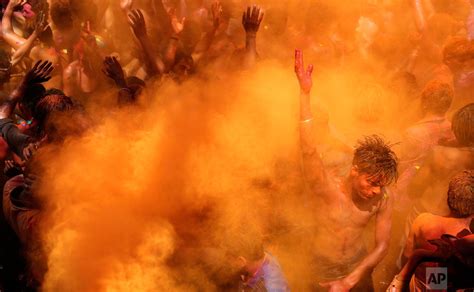 Hindus Celebrate Holi The Festival Of Colors Across India Laptrinhx News