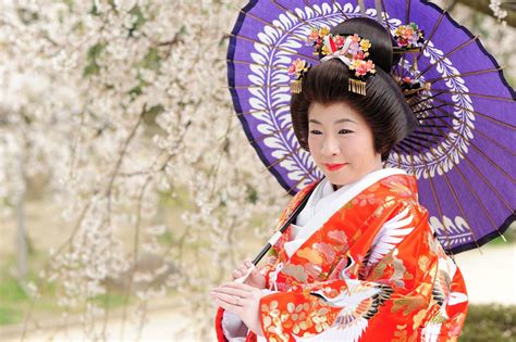 Many japanese people place high importance on remembering their past and honoring their ancestors. A Brief History Of The Japanese Kimono
