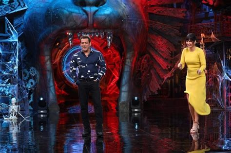 Salman Khan Katrina Kaif Set Bigg Boss 16 Stage On Fire With Sizzling Chemistry See Photos