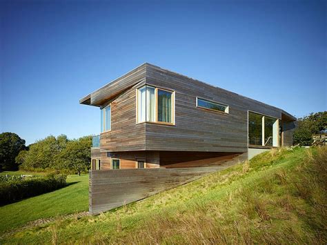 Hillside Delight: Contemporary Farm House Takes Shape on ...