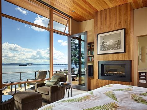 Lakefront House In Seattle Promises Solitude Along With Stunning Views