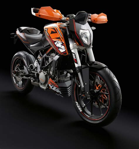 Powering the ktm duke 125 is a 124.7cc, 4 valve, liquid cooled engine, which produces peak power of 14.3 bhp at 9,250rpm and 12 nm of torque at 8,000rpm. 2011 KTM 125 Duke - The Bike Bajaj Built - Asphalt & Rubber