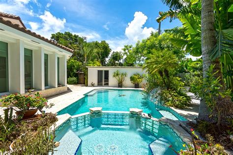 These smart house designs incorporate pools into the overall concepts, in many cases with side courtyards that the layouts wrap around for maximum inside/outside living. High-end Vacation Home w Pool, minutes to Beach! UPDATED ...