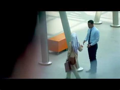 Mana tidaknya, mereka baru saja bertemu. Teaser drama Cik Serba Tahu Astro - YouTube