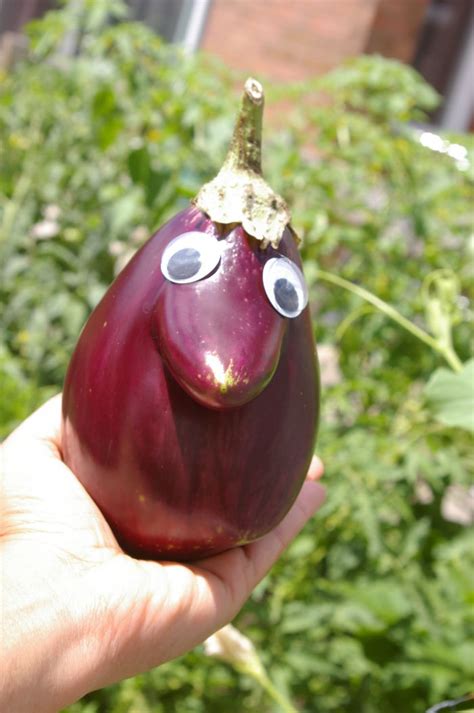 10 Oddly Shaped Fruits And Vegetables That Will Make You Look Twice