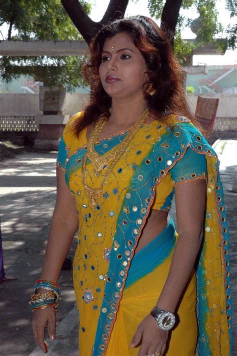 Very Sexy Wallpapers 2012 Tollywood Actress Kanishka In Saree Navel