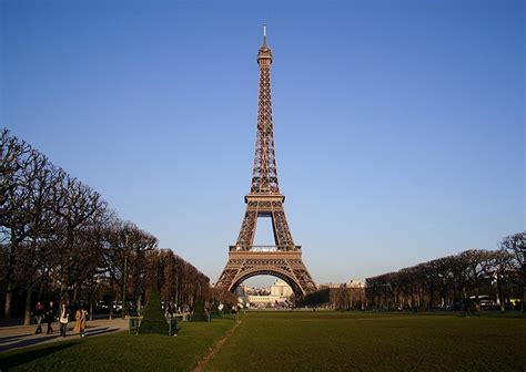 壁紙 エッフェル塔、都市、緑の葉、パリ、フランス 3840x2160 Uhd 4k 無料のデスクトップの背景 画像 パリエッフェル塔