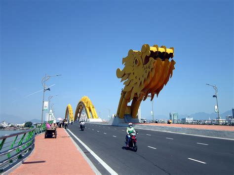 Người dân đà nẵng phá rào vượt cầu rồng trong bão lớn số 9. Cầu Rồng - Wikipedia tiếng Việt