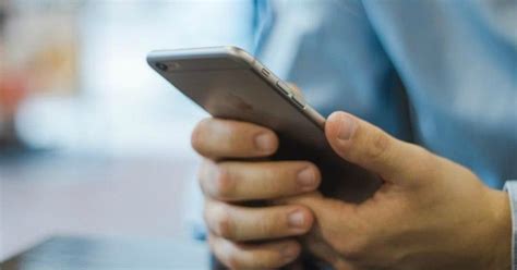 Intimacy On Hold One In Every 6 Persons Admits To Checking Mobile