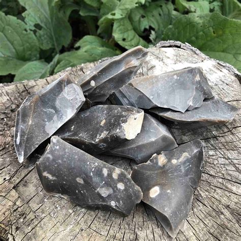 English Flint Stone Rock Chunks For Use With Carbon Steel Striker