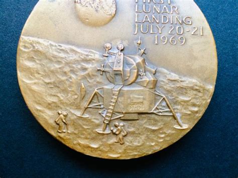 Medal Mans First Lunar Landing Apollo 11 Commemorative Bronze