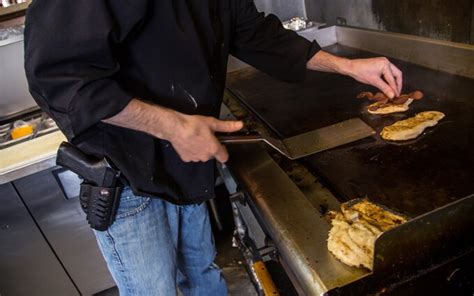 Guns And Buns Restaurant Shooters Grill In Colorado Welcomes Gun Owners