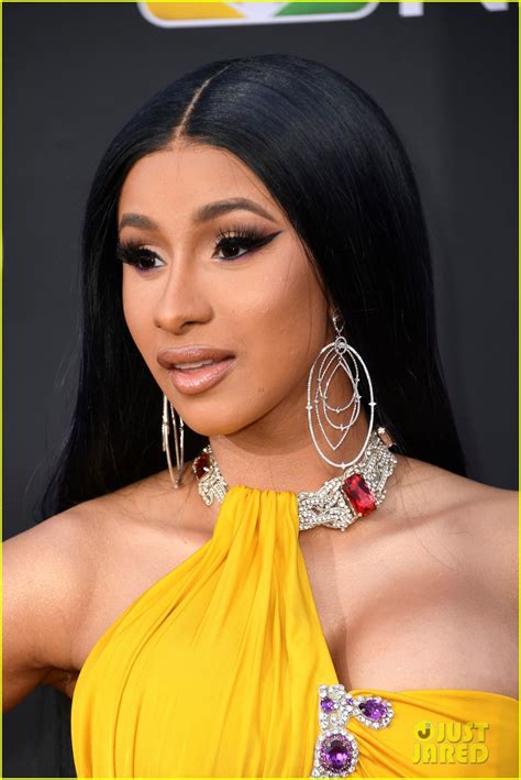 Cardi B And Offset Pack On The Pda On The Billboard Music Awards 2019 Red