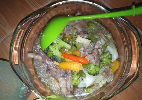 Rasanya yang segar dan nikmat membuat sayur sop. Resep Sayur sop ceker dan daging khusus promil oleh Sara Hekmatyara - Cookpad
