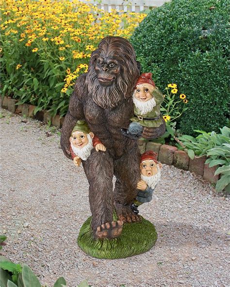 Amazon Com Design Toscano Schlepping The Garden Gnomes Bigfoot Yeti