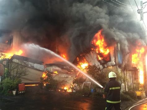 彰化 花壇 大村 員林 永靖 社頭 田中 二水 源泉. 鹿港民宅火災鐵皮屋頂倒塌 受困婦人葬身火窟 - 社會 - 自由時報電子報
