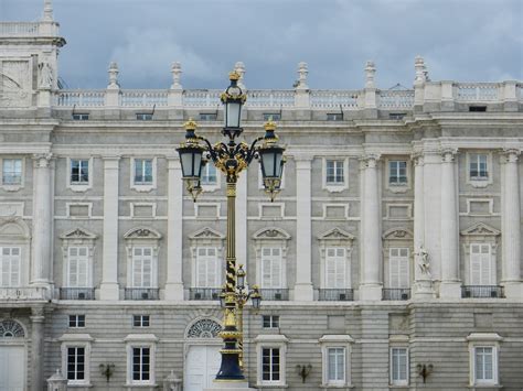 무료 이미지 건축물 구조 건물 궁전 기념물 기둥 큰 광장 경계표 정면 스페인 마드리드 재산 고전 건축