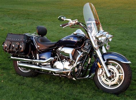 In 2005 yamaha created the v star 1100 classic, which is a v2 1063.00 ccm (64,54 cubic inches) beautiful motorcycle that we will now get to know over the next few lines motorbike specifications will provide you with a complete list of the available yamaha v star 1100 classic technical specifications. 2005 Yamaha V Star 1100 Classic - Moto.ZombDrive.COM
