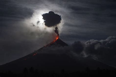Dangerous Volcanoes Around The World Cbs News
