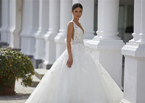 Kaufen sie die besten brautkleider 2021 online bei irenekleider.de. PRONOVIAS - Brautkleider - Steinecker Brautmode