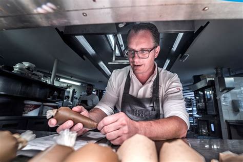 In hun bijdrage (njb 2016/2063) over het initiatiefwetsvoorstel wet gesloten coffeeshopketen, zoals dat na het advies van de raad van state is vormgegeven. Sterrenchefs over schadelijk rapport: 'Schandalig dat ...
